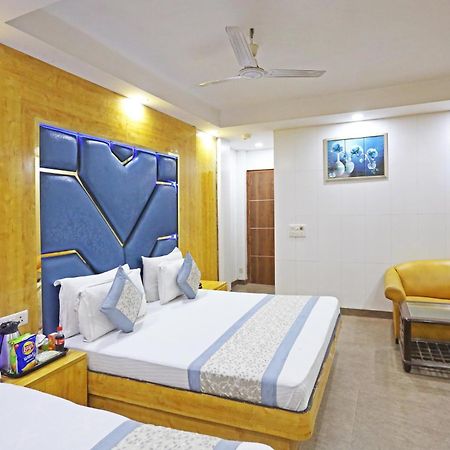 Hotel Preet Palace -5 Mints Walk From Nizamuddin Railway Station New Delhi Exteriör bild