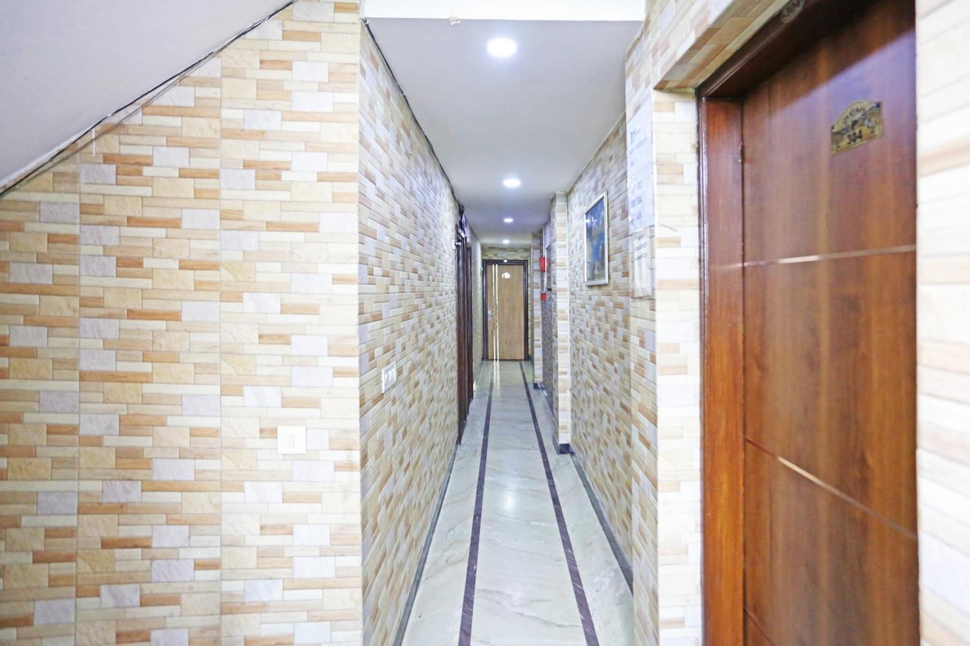 Hotel Preet Palace -5 Mints Walk From Nizamuddin Railway Station New Delhi Exteriör bild