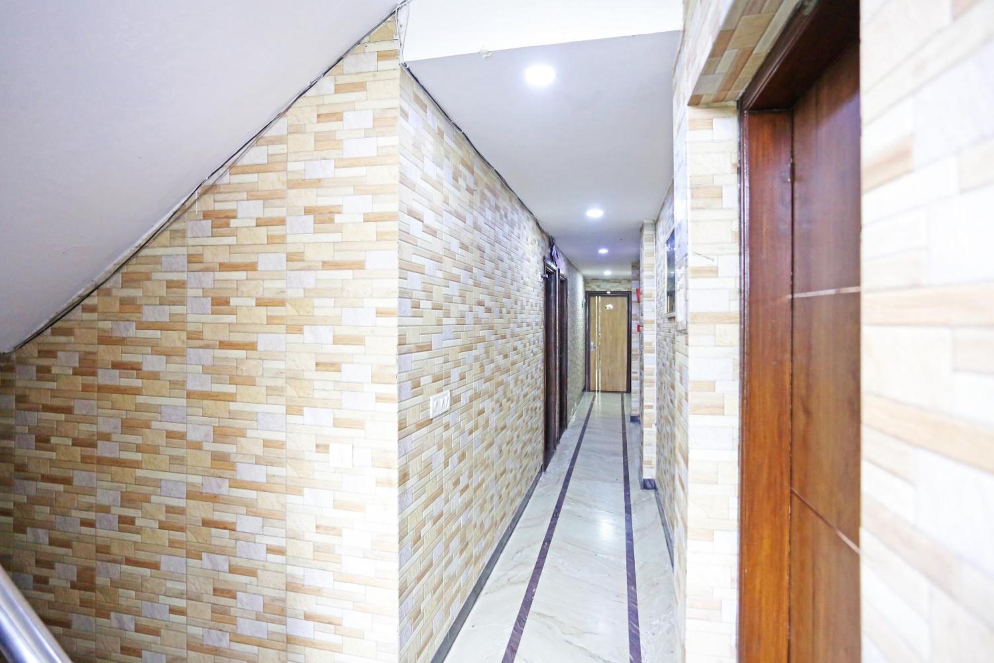 Hotel Preet Palace -5 Mints Walk From Nizamuddin Railway Station New Delhi Exteriör bild