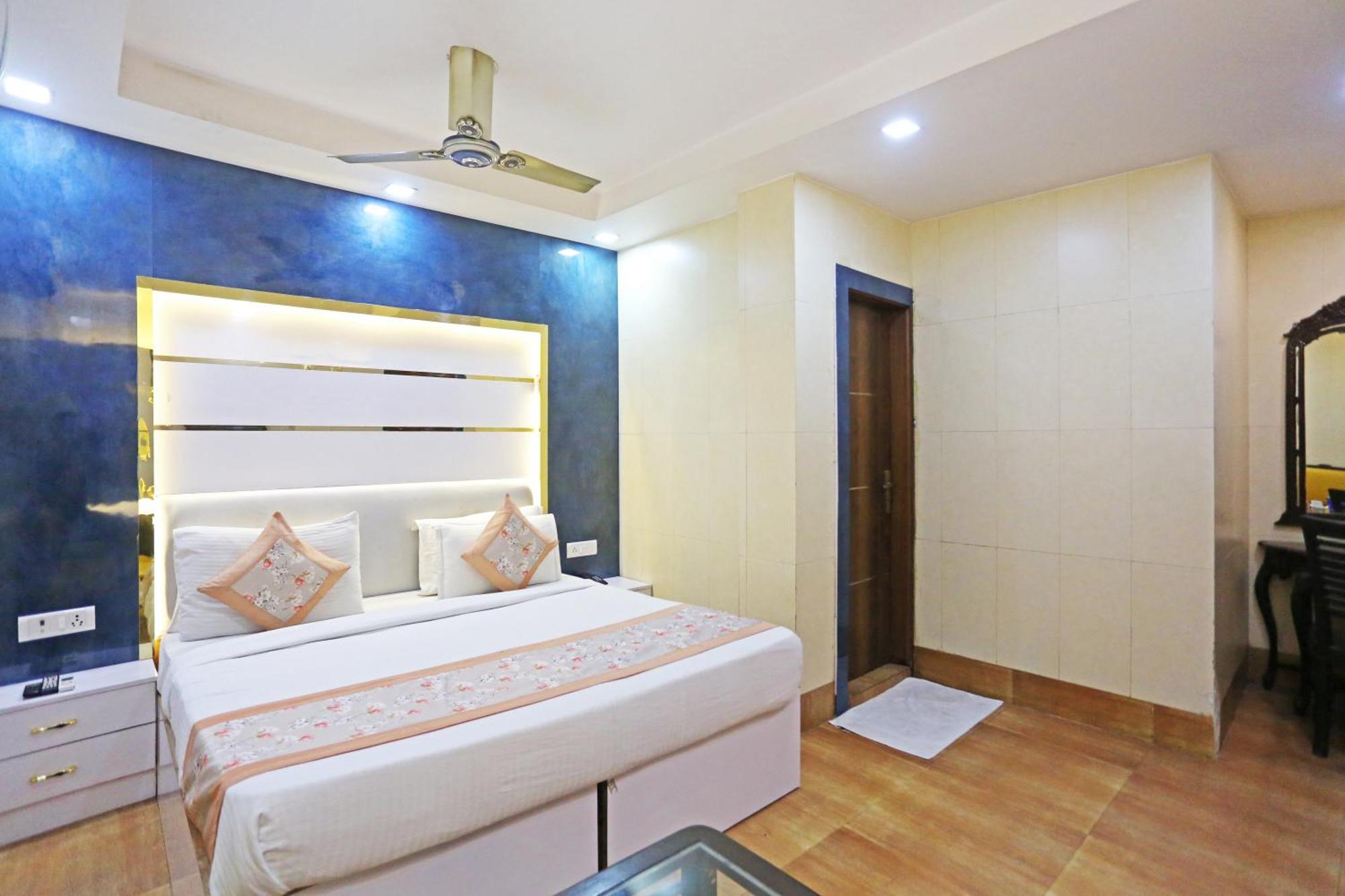 Hotel Preet Palace -5 Mints Walk From Nizamuddin Railway Station New Delhi Exteriör bild