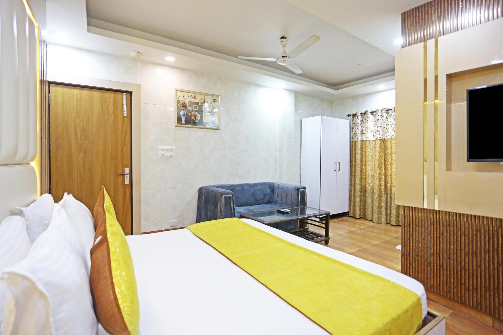 Hotel Preet Palace -5 Mints Walk From Nizamuddin Railway Station New Delhi Exteriör bild