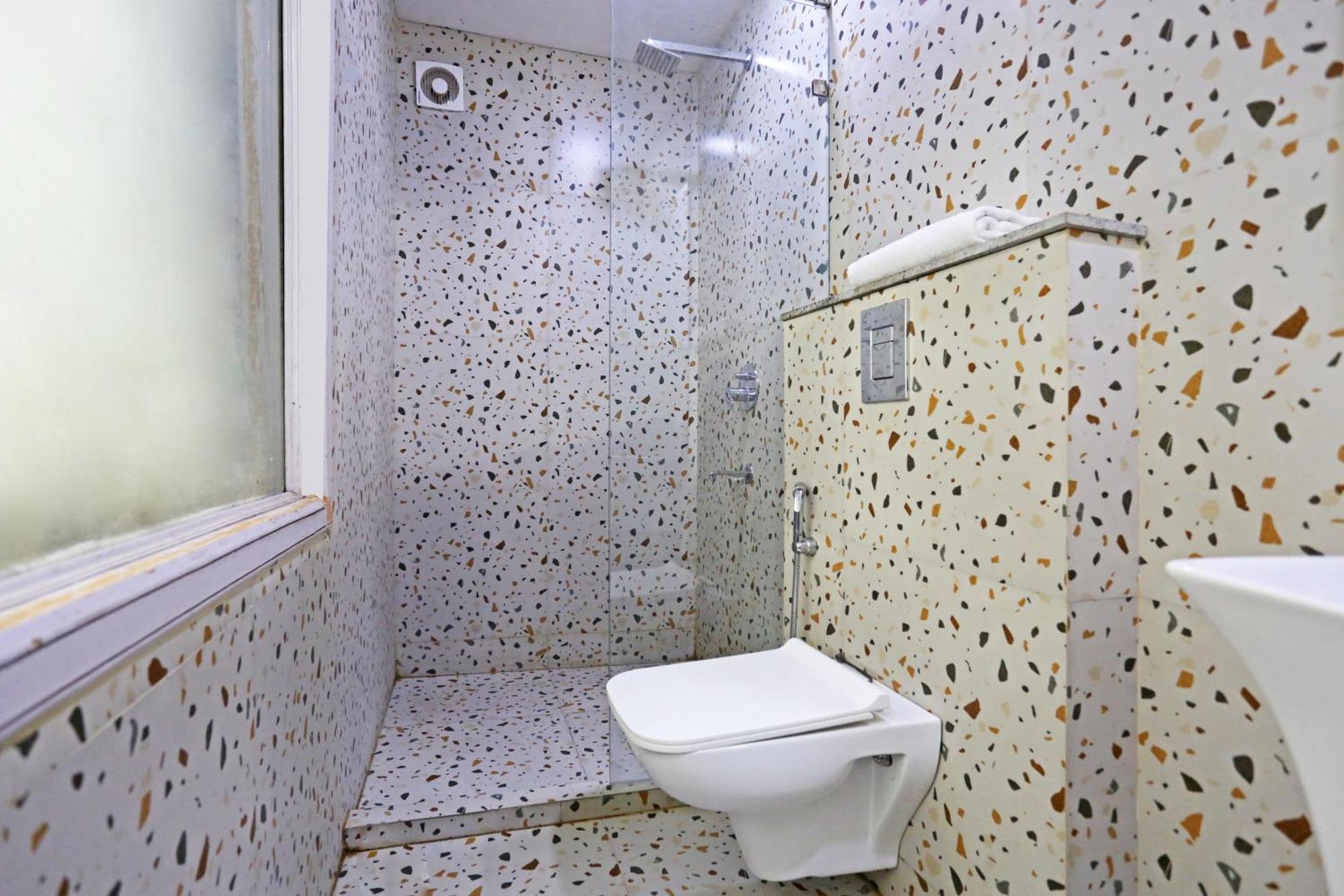 Hotel Preet Palace -5 Mints Walk From Nizamuddin Railway Station New Delhi Exteriör bild