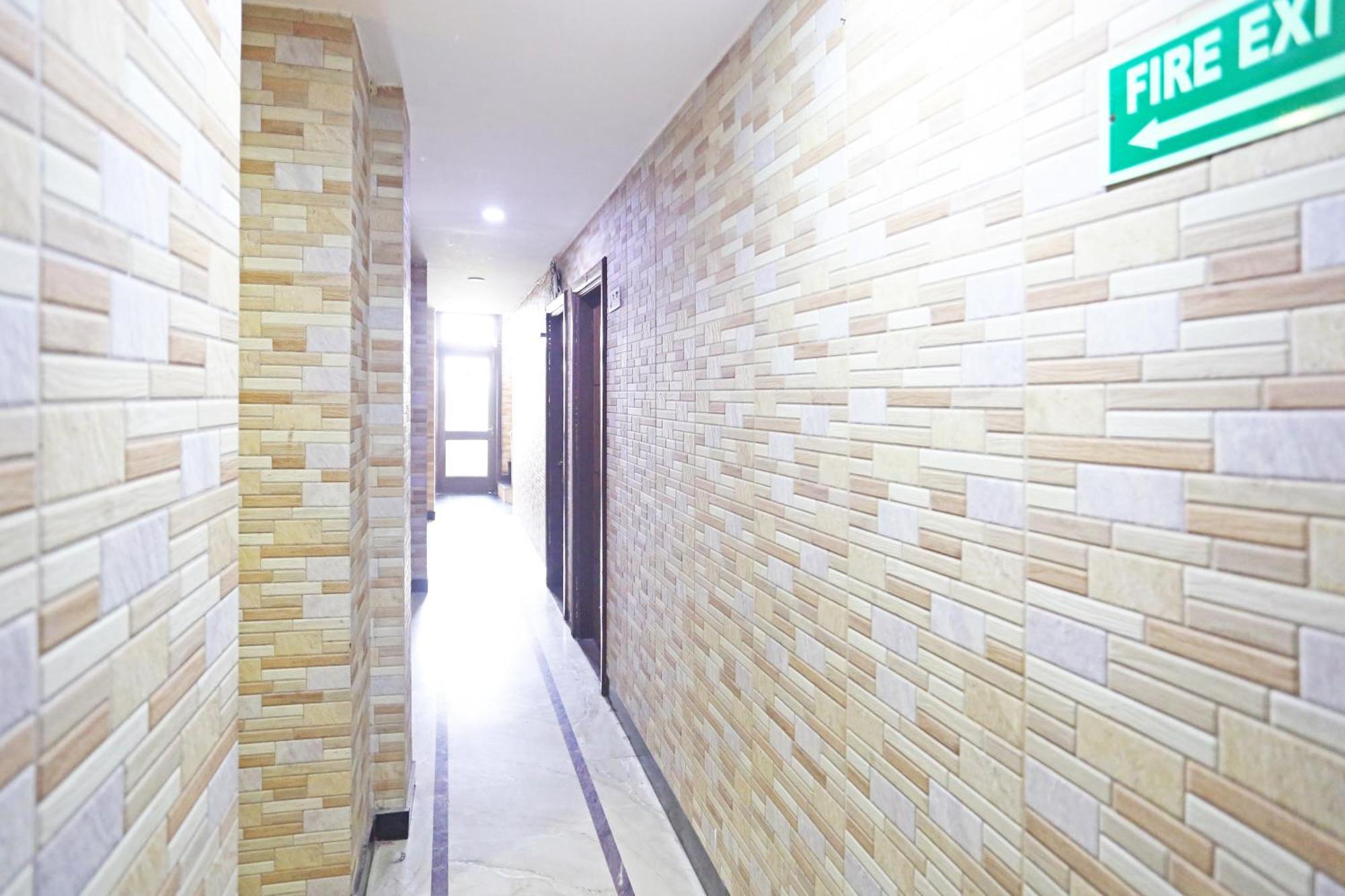 Hotel Preet Palace -5 Mints Walk From Nizamuddin Railway Station New Delhi Exteriör bild