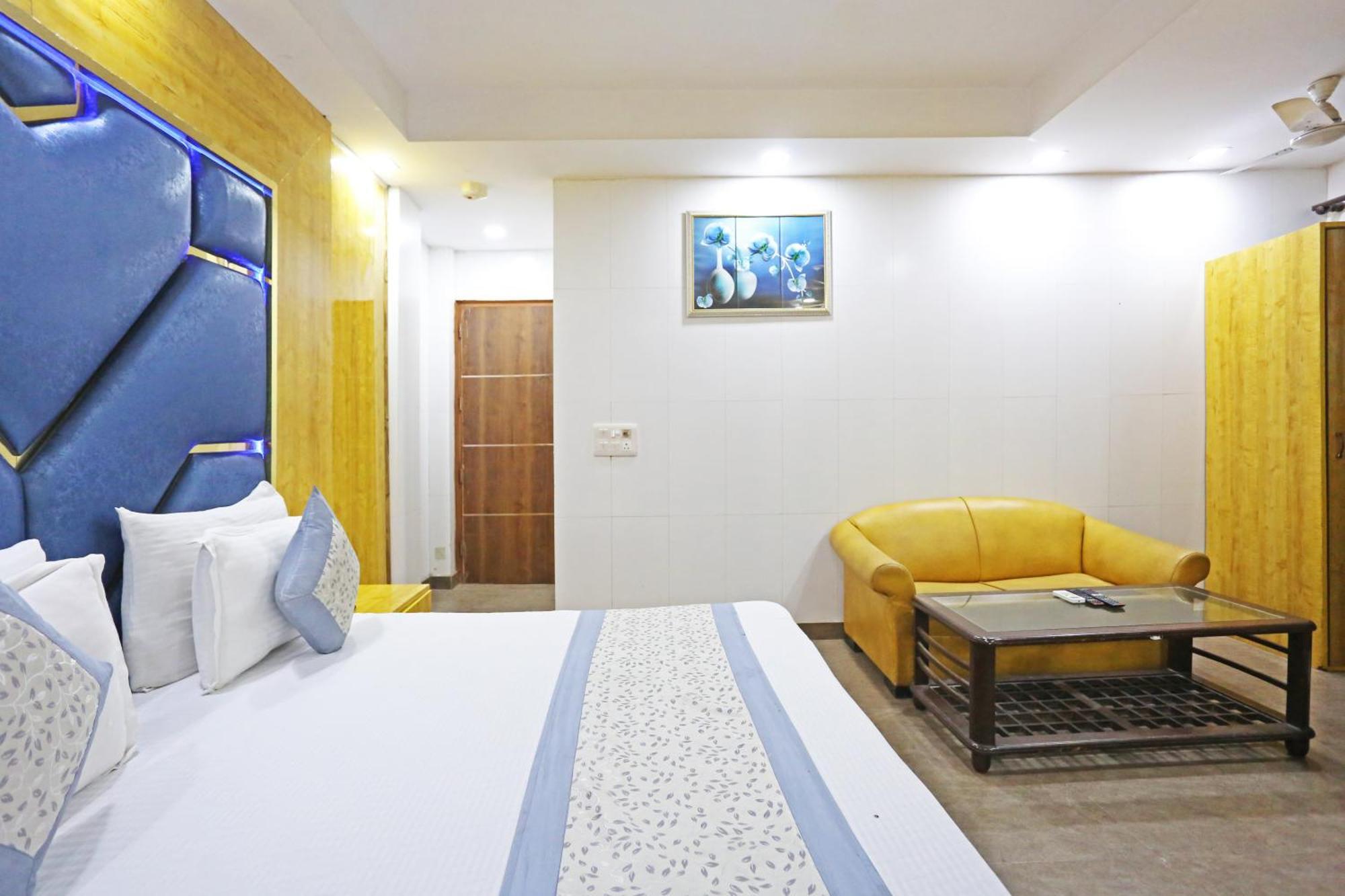 Hotel Preet Palace -5 Mints Walk From Nizamuddin Railway Station New Delhi Exteriör bild
