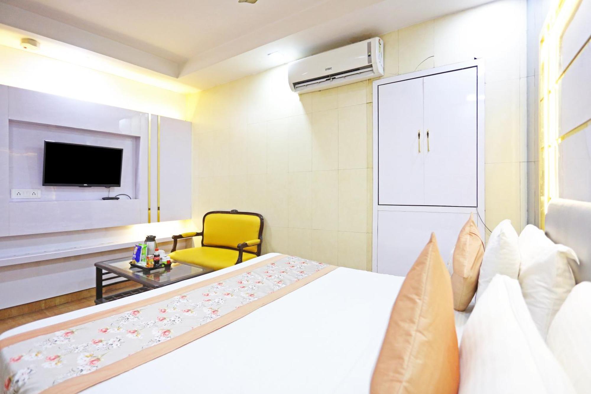 Hotel Preet Palace -5 Mints Walk From Nizamuddin Railway Station New Delhi Exteriör bild