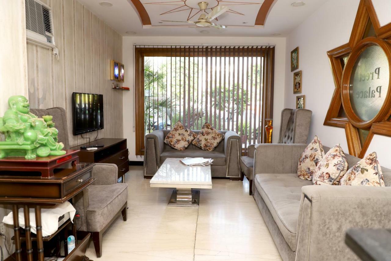 Hotel Preet Palace -5 Mints Walk From Nizamuddin Railway Station New Delhi Exteriör bild